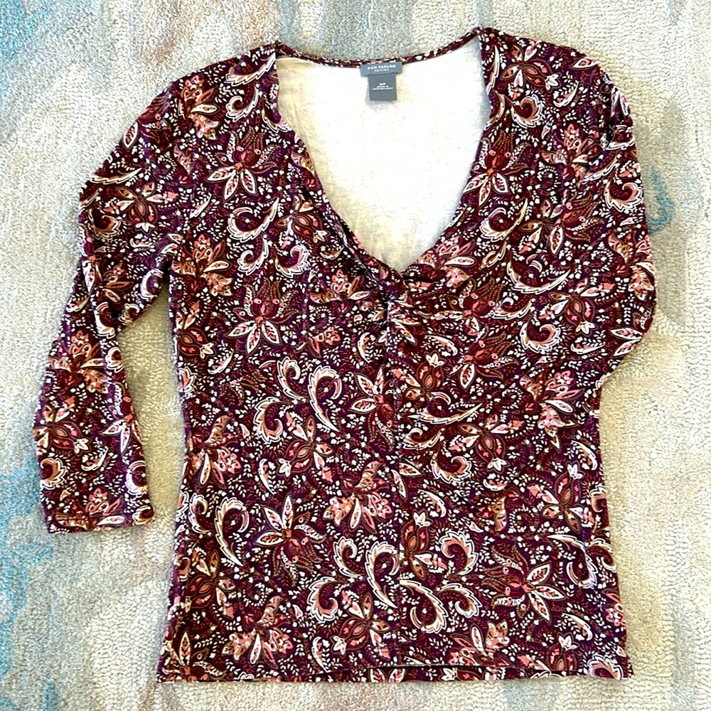 Ann Taylor petites Size MP Paisley Burgundy V-neck rayon top with 3/4 Sleeves